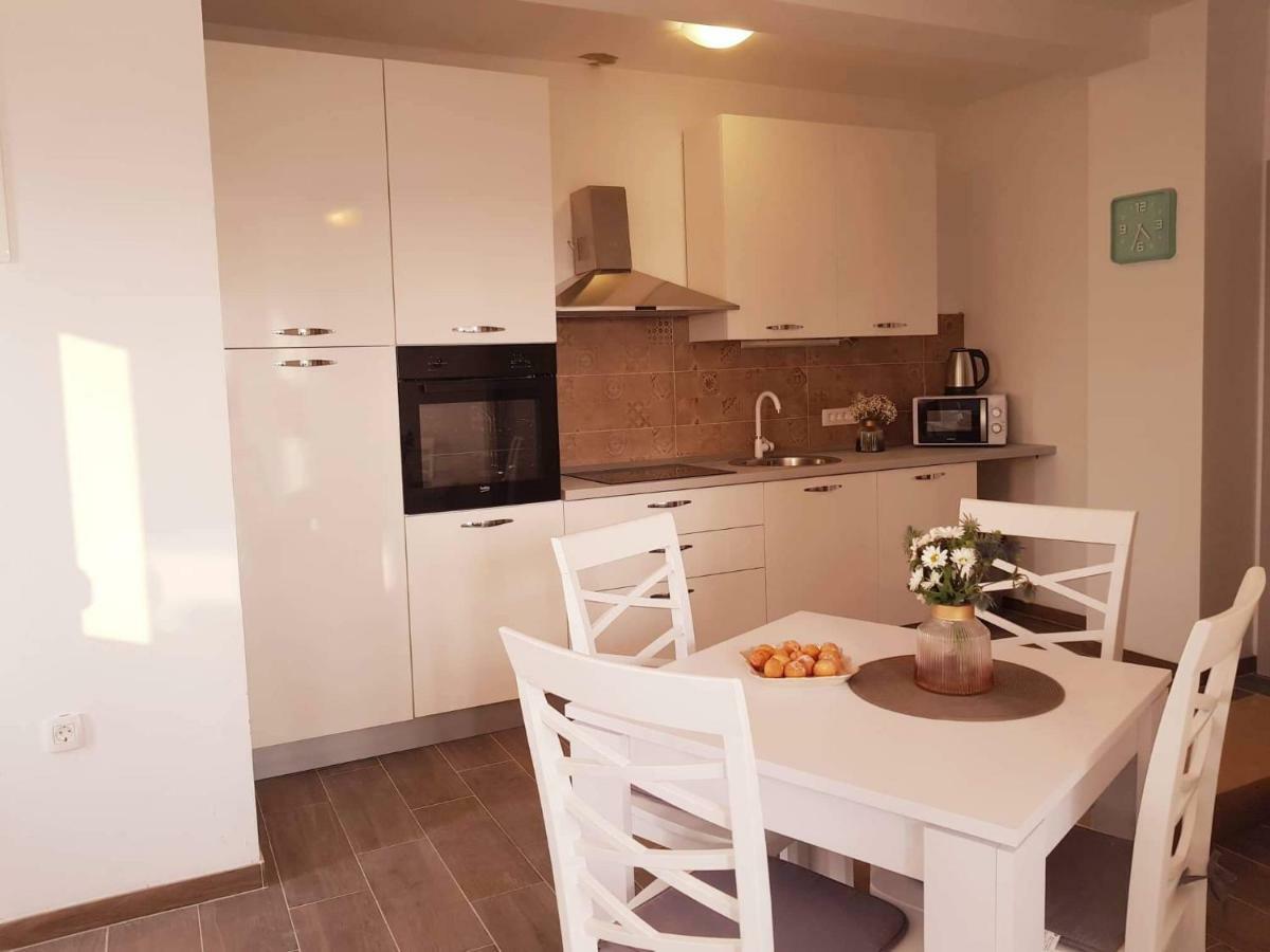 Apartmani Luce I Miho Нін Екстер'єр фото