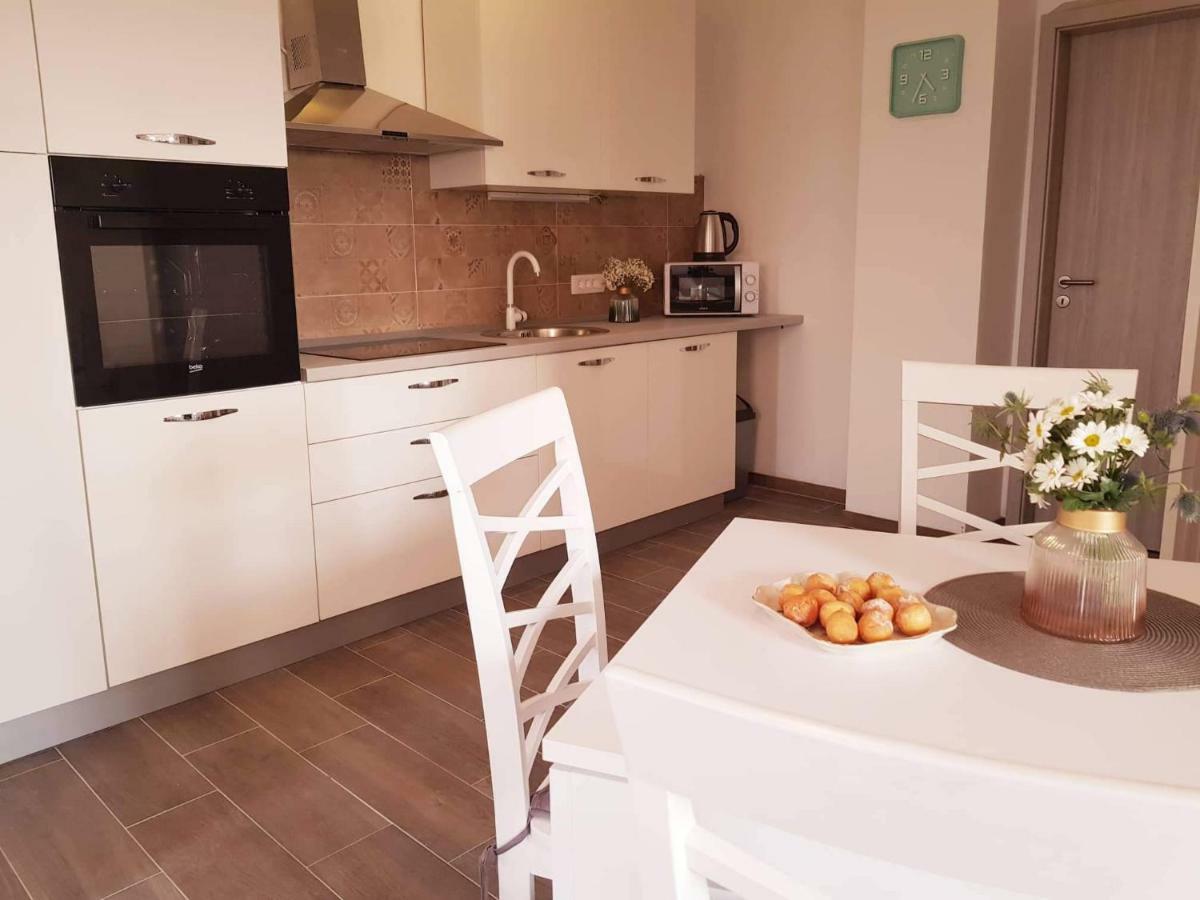 Apartmani Luce I Miho Нін Екстер'єр фото